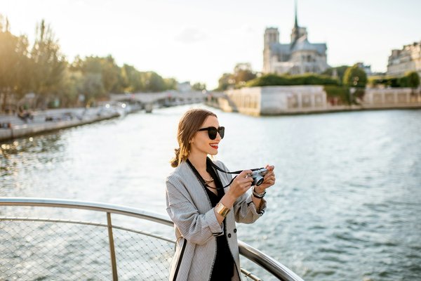 Un moment romantique avec une croisière sur la seine à paris